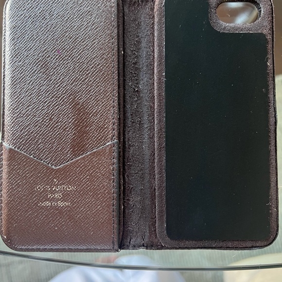 Louis Vuitton iPhone 8 and IPhone SE folio case - Picture 3 of 13